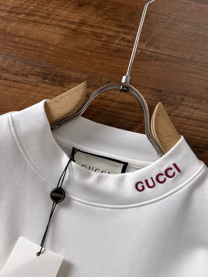 Gucci Long Sleeve T-Shirt – 2025FW in Black With Light Logo