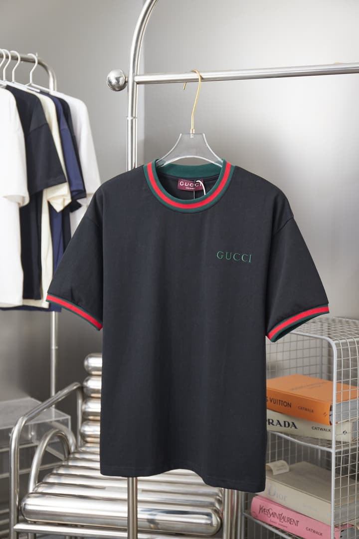 Gucci Classic Red and Green Ribbed T-Shirt – 26SS Early Spring Collection in Classic Black