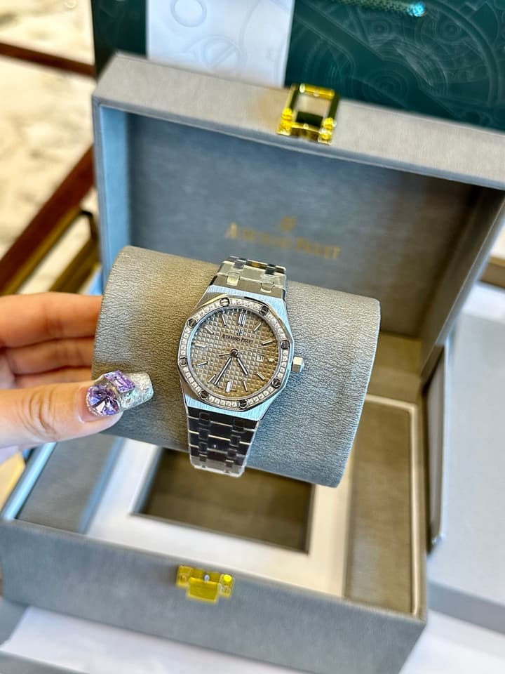 Audemars Piguet Royal Oak Automatic Mechanical Watch – 40mm in Silver - Diamond Dial