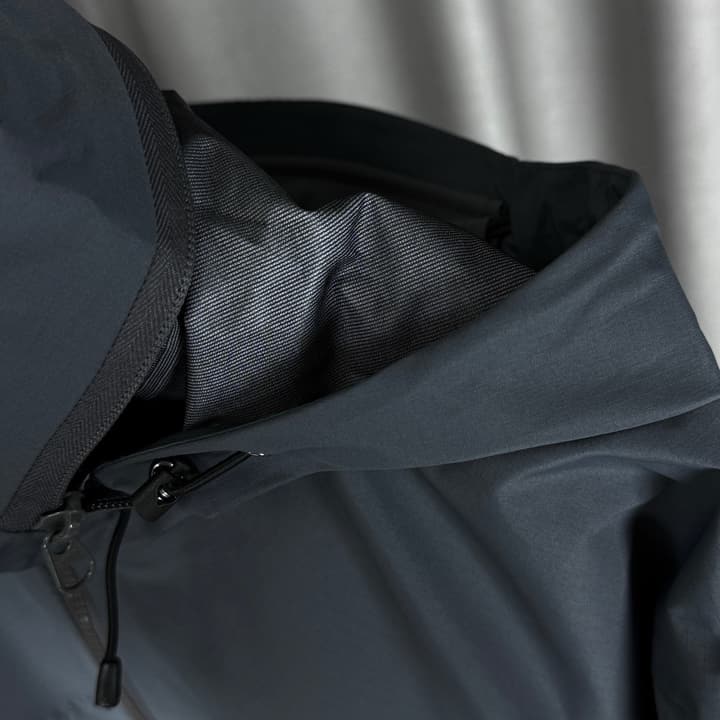 Arc'teryx Alpha LEAF Jacket GEN2 Hard Shell in Wolf Gray Hard Shell Jacket