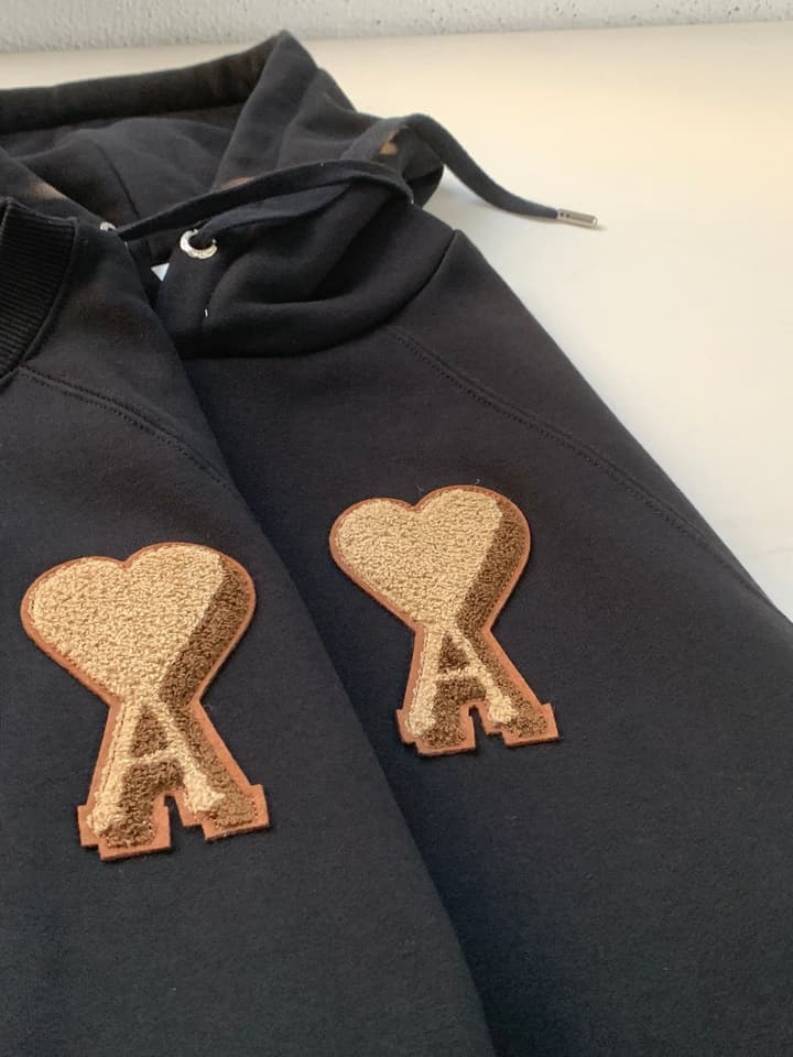 AMI Paris Heart Logo Embroidered Sweatshirt – 25SS in Black Crew Neck Sweatshirt