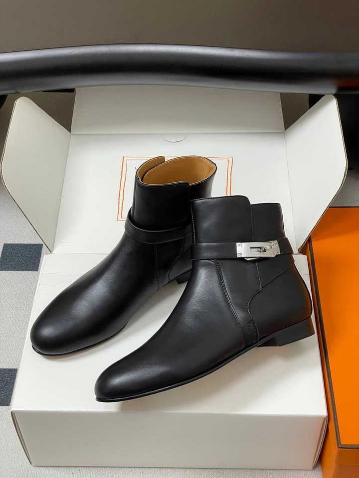 Hermès Neo Kelly Buckle Ankle Boots – 25FW in Black Leather