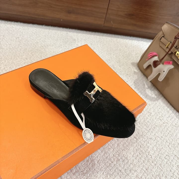 Hermès Mink Suede Loafers & Mules – Autumn/Winter Collection in Black Fur With Gold H