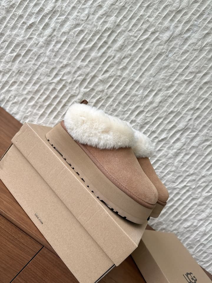UGG Sheepskin Fur-Lined Slippers – Autumn/Winter Collection in Tall Light Pink With Cream Fur