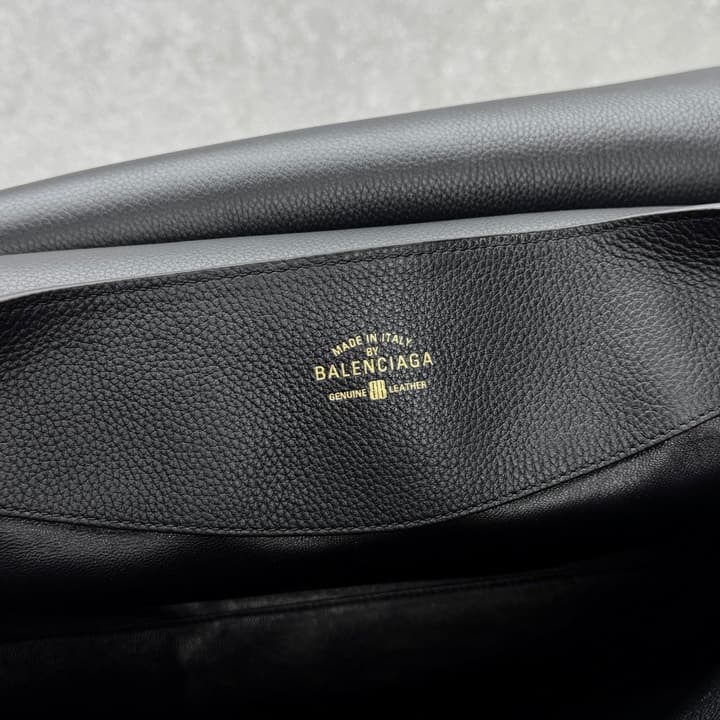 Balenciaga CarryAll Leather Handbag – 25SS in Classic Black