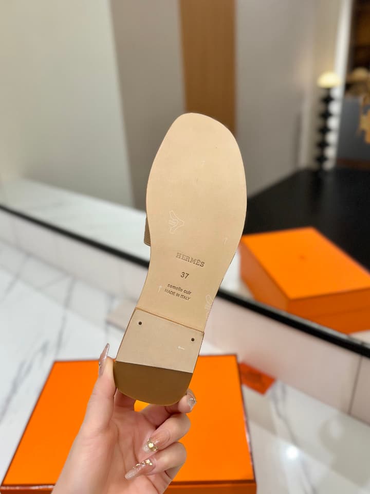 Hermès Classic H Palm Grain Leather Sandals in Black