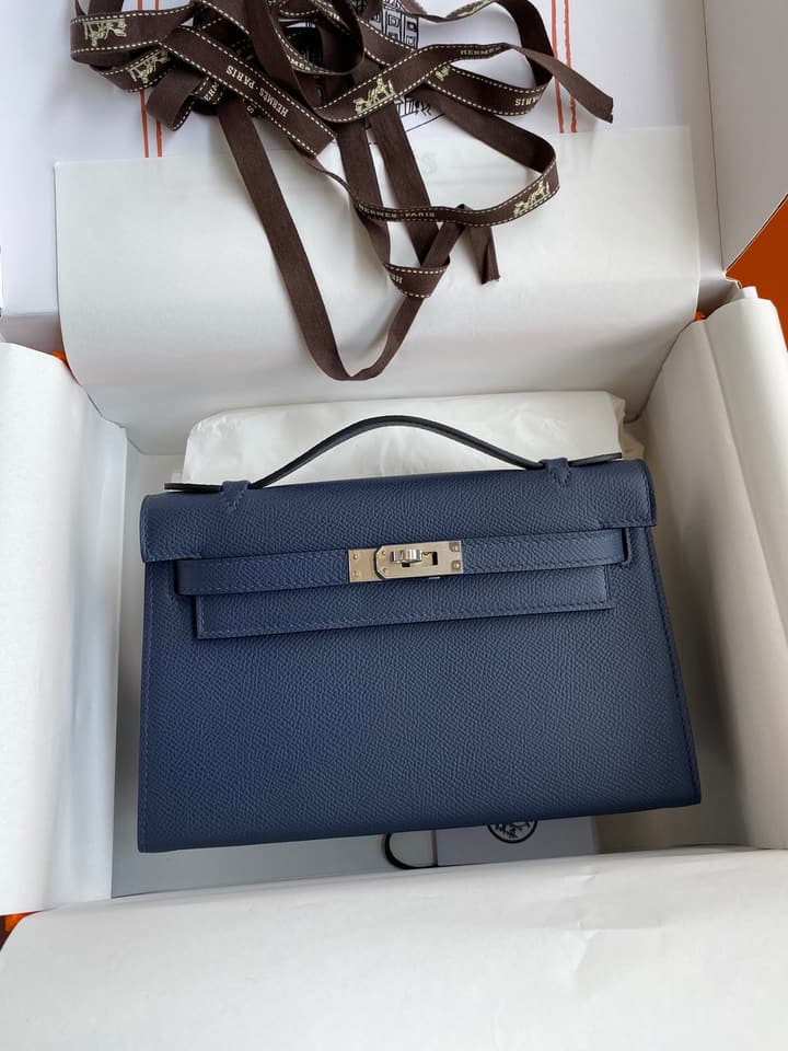 Hermès Kelly Mini Handbag in Black Gold Hardware