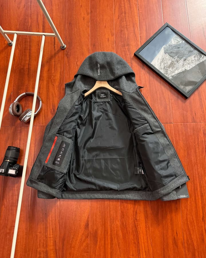 Arc'teryx Sawyer Wool Hoody Softshell Jacket in Dark Gray