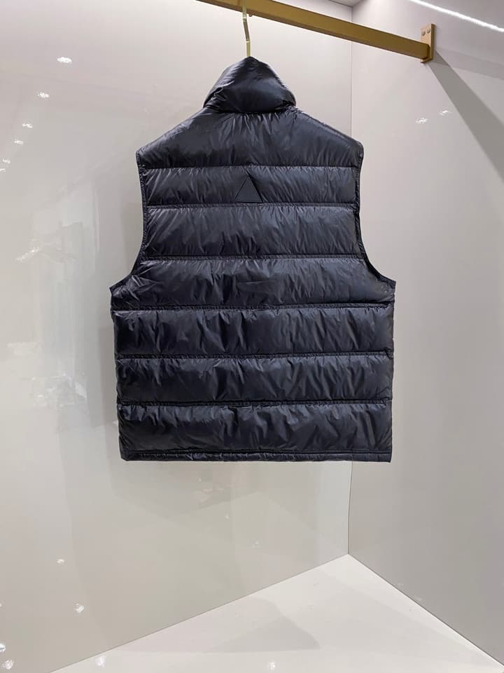 Moncler Goose Down Puffer Jacket – 2025FW in Deep Navy Vest