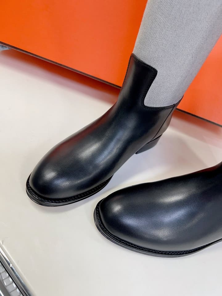 Hermès Kelly Rider Boots – Autumn/Winter Collection in Polished Black