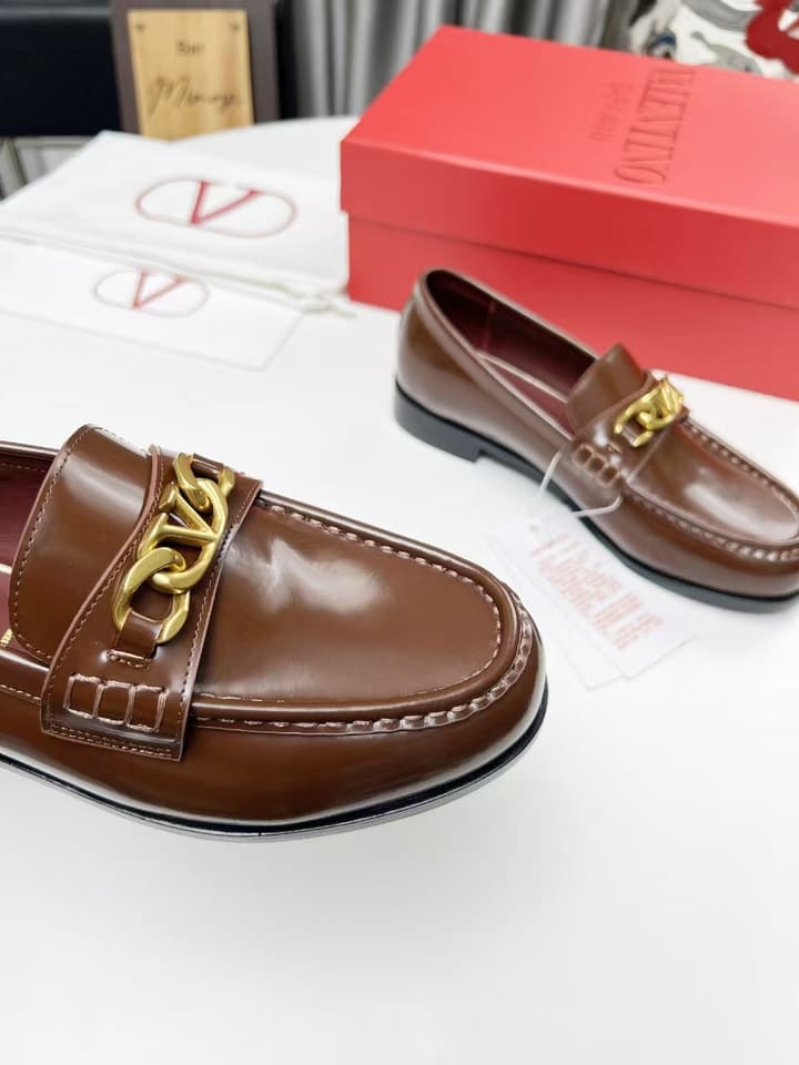 Valentino Logo Buckle Polished Leather Loafers – 2024 Collection in Black
