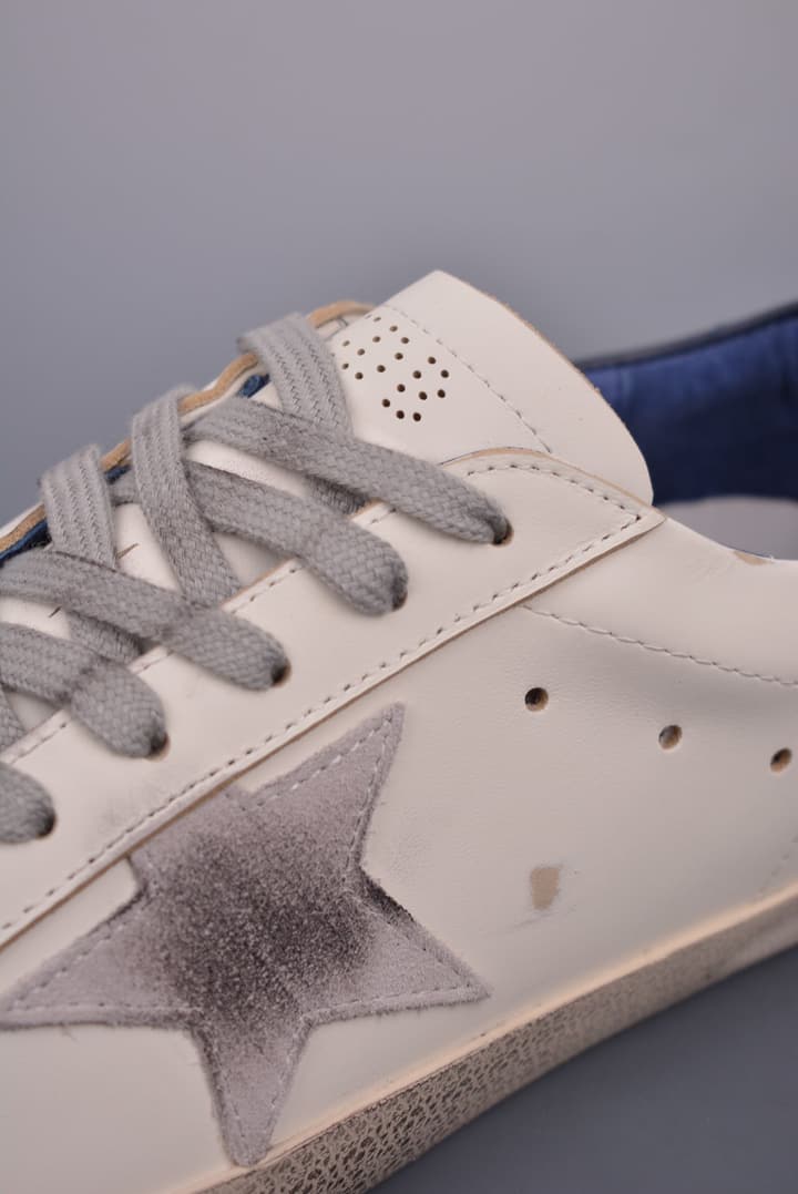 Golden Goose Super Star Distressed Sneakers – 2023 Collection in White With Navy Heel