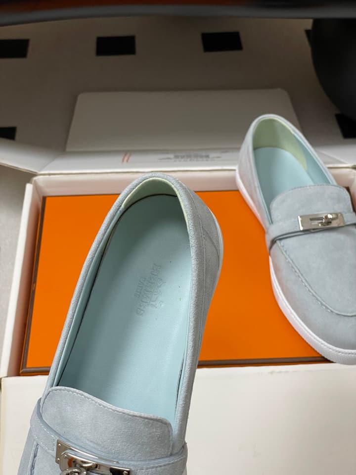 Hermès Mind Suede Kelly Buckle Loafers – 26S Spring/Summer Collection in Beige Suede