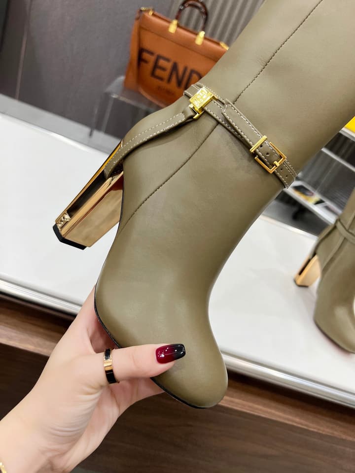Fendi Delfina Runway Round Toe Boots in Black Leather Boots