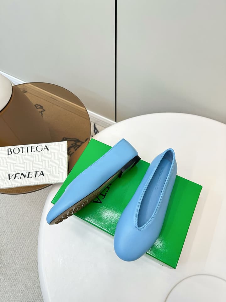 Bottega Veneta Woven Flats – 2025 Collection in Black