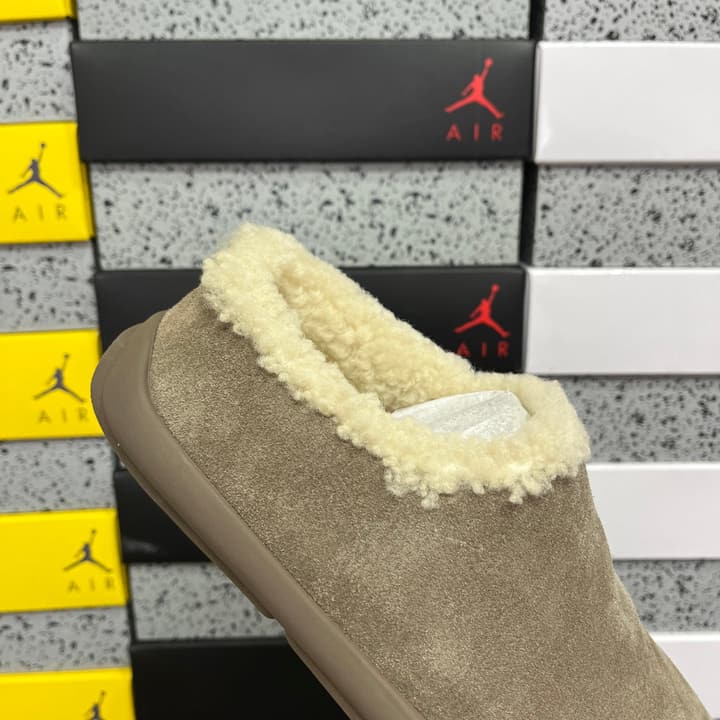 UGG Platform Low-Cut Snow Boots in Black Suede Slip-on