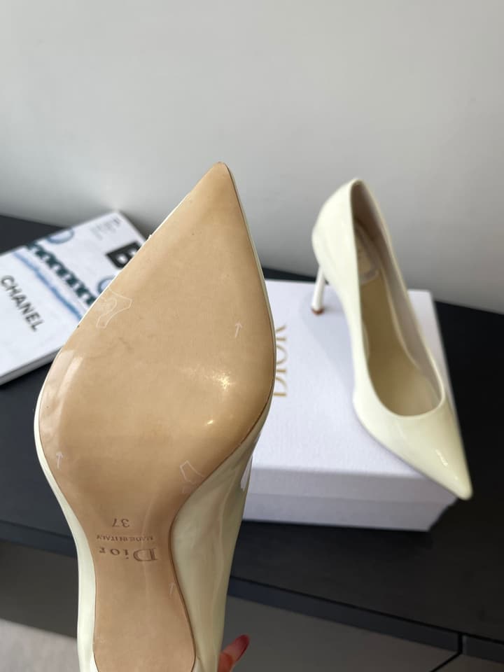 Dior Pointed High-Heel Pumps – 25SS Spring/Summer Collection in Patent Burgundy