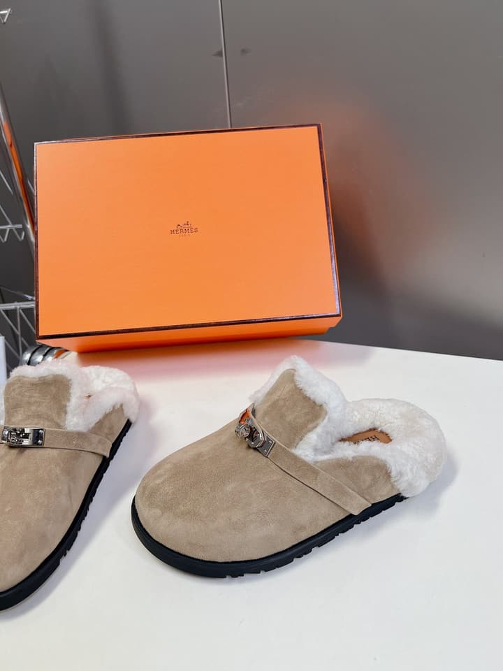 Hermès Kelly Buckle Fur Slippers – Autumn/Winter Collection