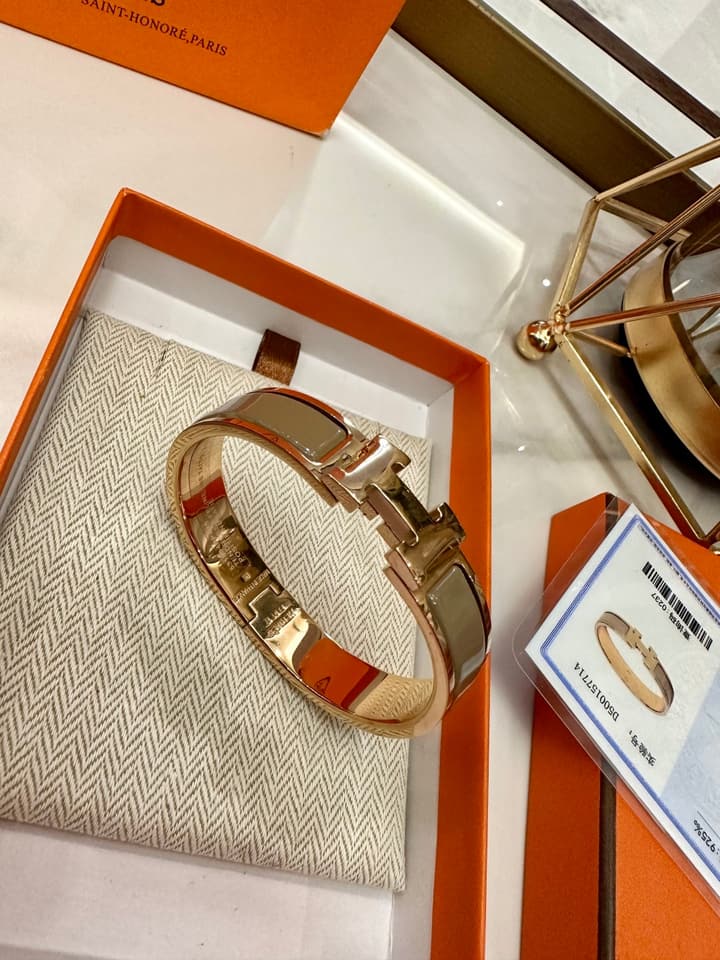 Hermès H-Letter Oval Enamel Bracelet