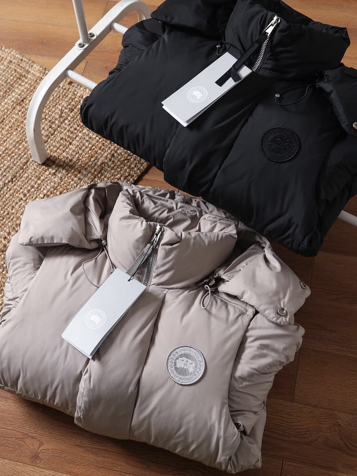 Canada Goose Convertible Puffer Jacket in Classic Black