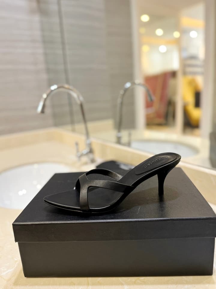 Saint Laurent Pumps – Spring/Summer Collection in Black