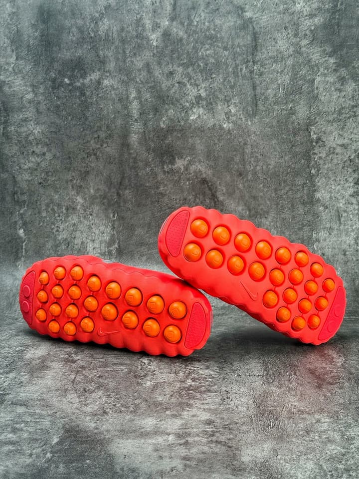 Nike Mind 001 Massage Clogs – Red in Red