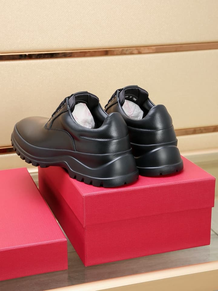 Ferragamo Premium Business Dress Shoes in Black Leather Derby
