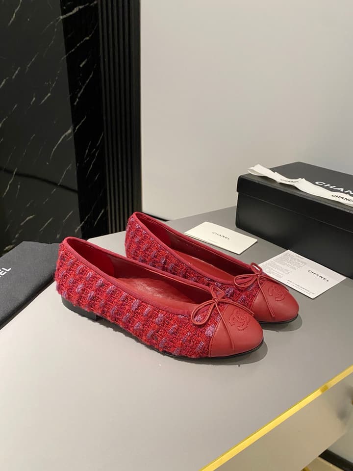 Chanel Classic Ballet Flats in Fuchsia Embossed