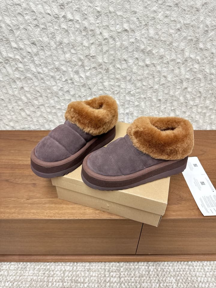 UGG Sheepskin Fur-Lined Slippers – Autumn/Winter Collection in Tall Light Pink With Cream Fur