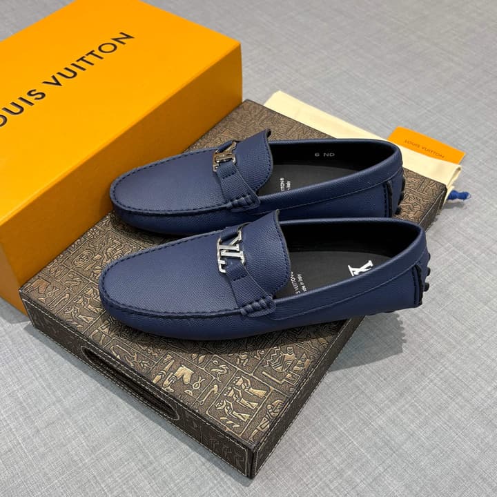 Louis Vuitton Men's Lizard-Embossed Driving Shoes in Black