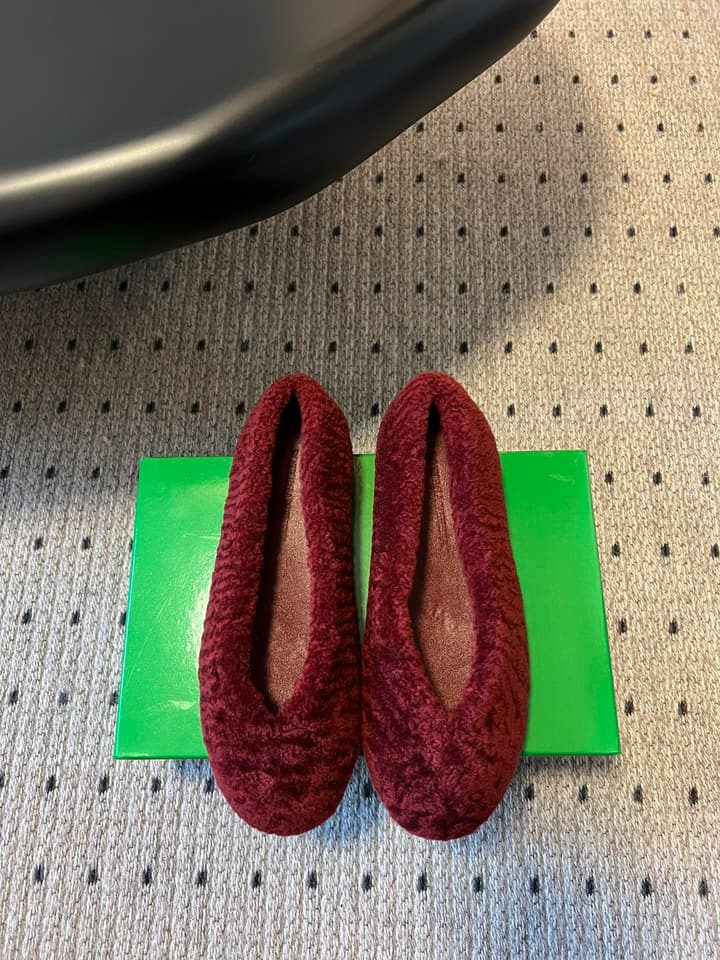 Bottega Veneta Furry Ballet Flats – 25SS in Black