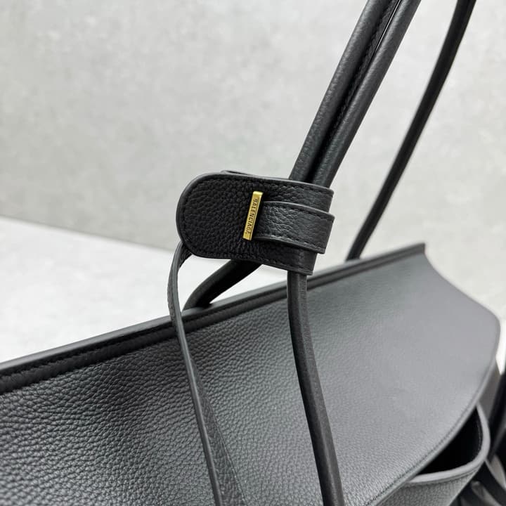Balenciaga CarryAll Leather Handbag – 25SS in Classic Black