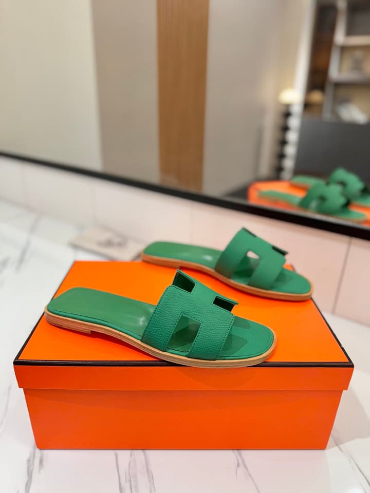 Hermès Classic Epsom Leather Loafers in Green