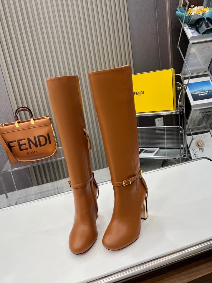 Fendi Delfina Runway Round Toe Boots in Black Leather Boots
