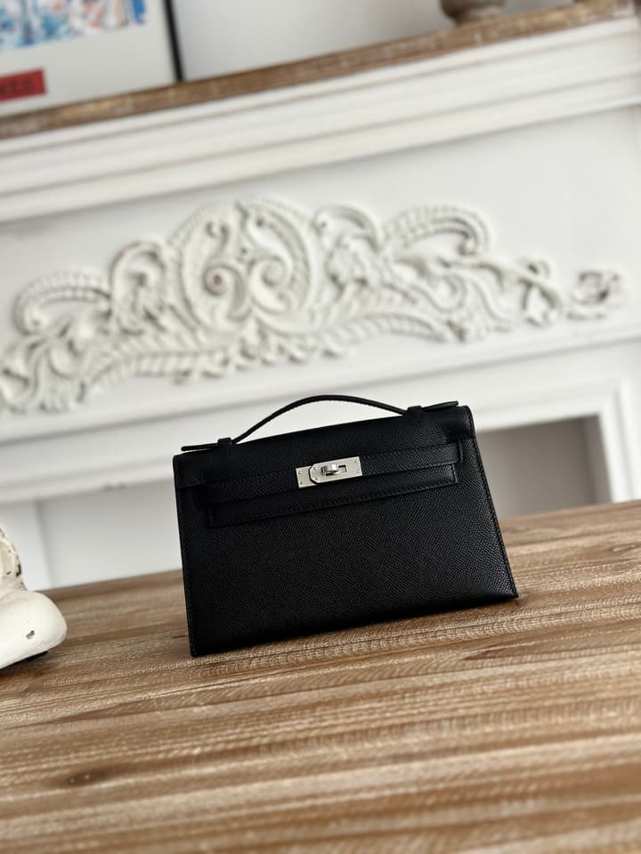 Hermès Kelly Mini Handbag in Black Gold Hardware