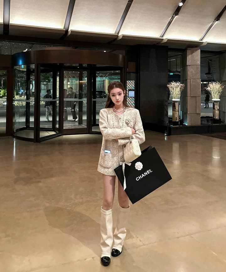 Dior Wealthy Heiress Diamond Quilted Tweed Down Jacket in Beige Tweed Down Jacket