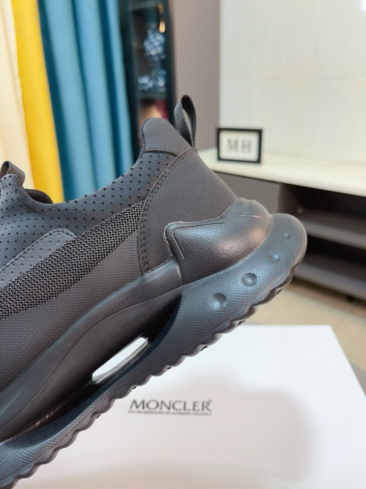 Moncler Calfskin Lace-Up Casual Sneakers in Black & White