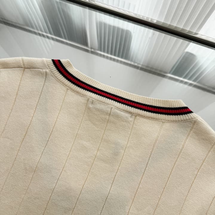 Gucci V-Neck Italian Knit Sweater in Apricot