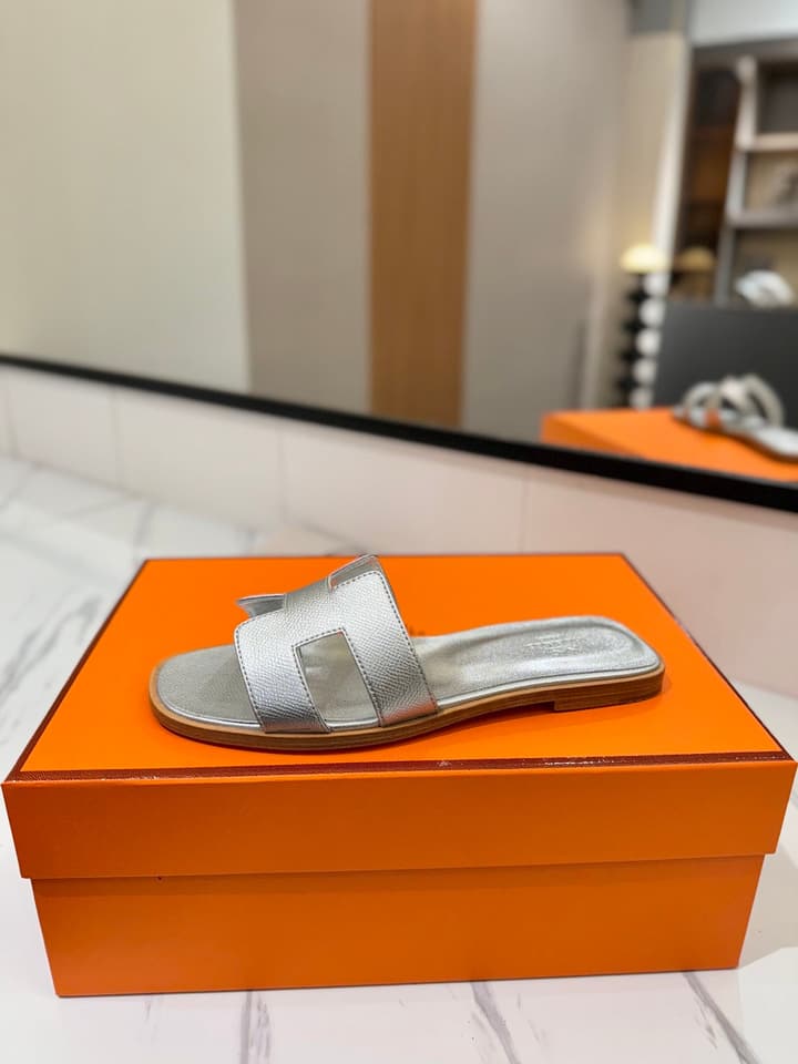 Hermès Classic H Palm Grain Leather Sandals in Black