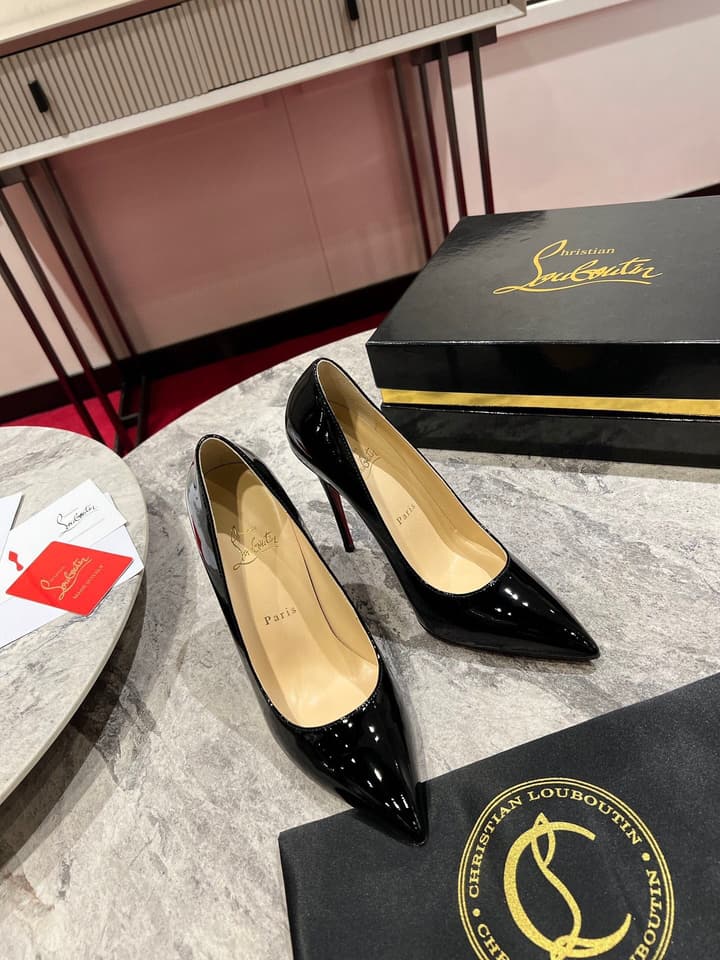 Christian Louboutin Classic Kate Patent Pumps in Black Patent Leather