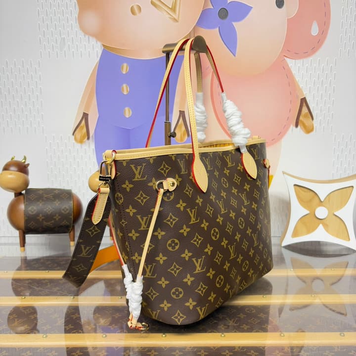 Louis Vuitton Neverfull Bandoulière Inside Out Tote Bag in Red