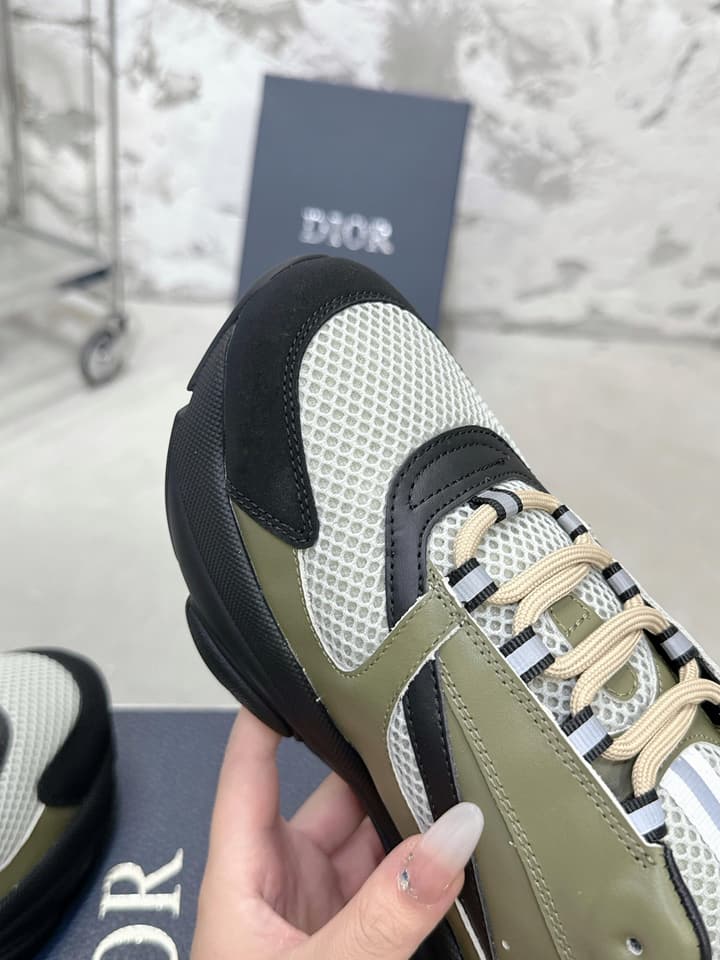 Dior B22 Men's Retro Jogging Sneakers in Black And White Patterned