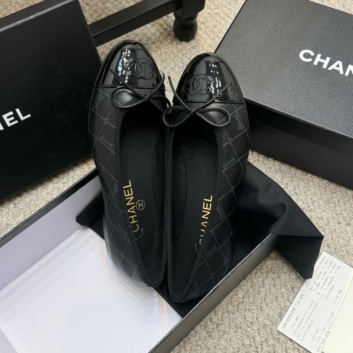 Chanel Classic Round-Toe Ballet Flats – Spring/Summer Collection – 25SS in Burgundy