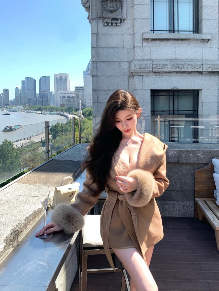 Hermès Old Money Style Detachable Fur Sleeve Wool Coat in Camel Khaki With Fur Cuffs