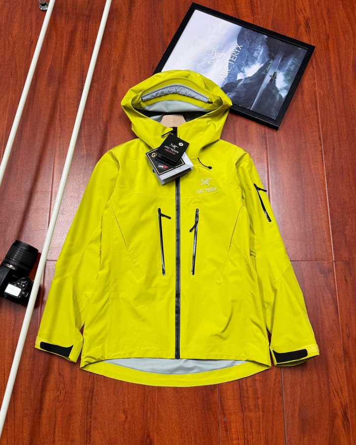 Arc'teryx Alpha SV 7th Generation Hard Shell Jacket in Black And Teal