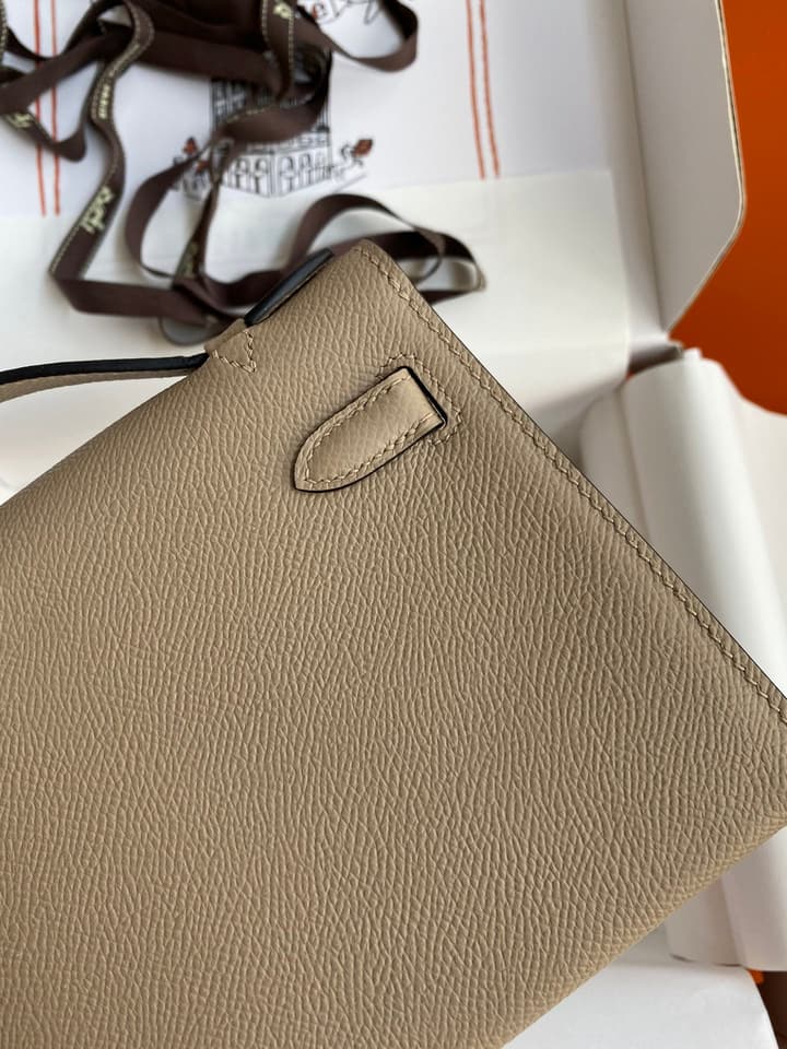 Hermès Kelly Mini Handbag – Trench Coat Grey in Bright Light Beige