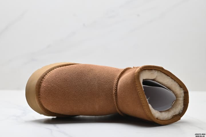 UGG Classic Ultra Mini Platform Snow Boots in Classic Chestnut