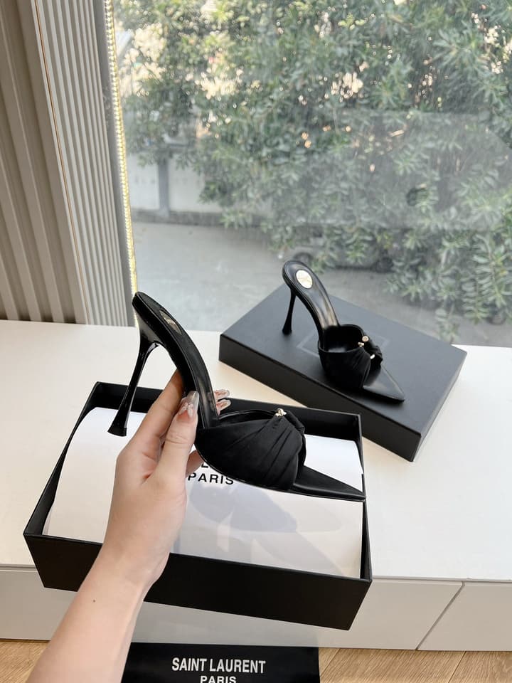 Saint Laurent Lee Metal Chain Pointed-Toe Pumps in Black Satin
