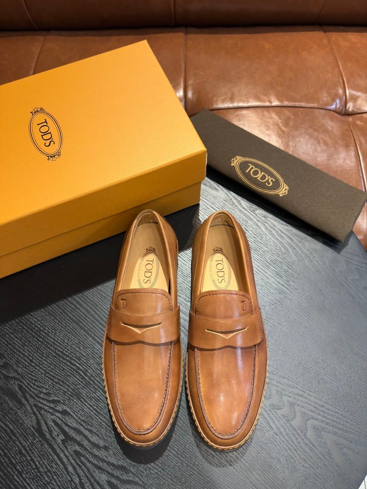 Tod's Gommino Calfskin Loafers in Charcoal Suede