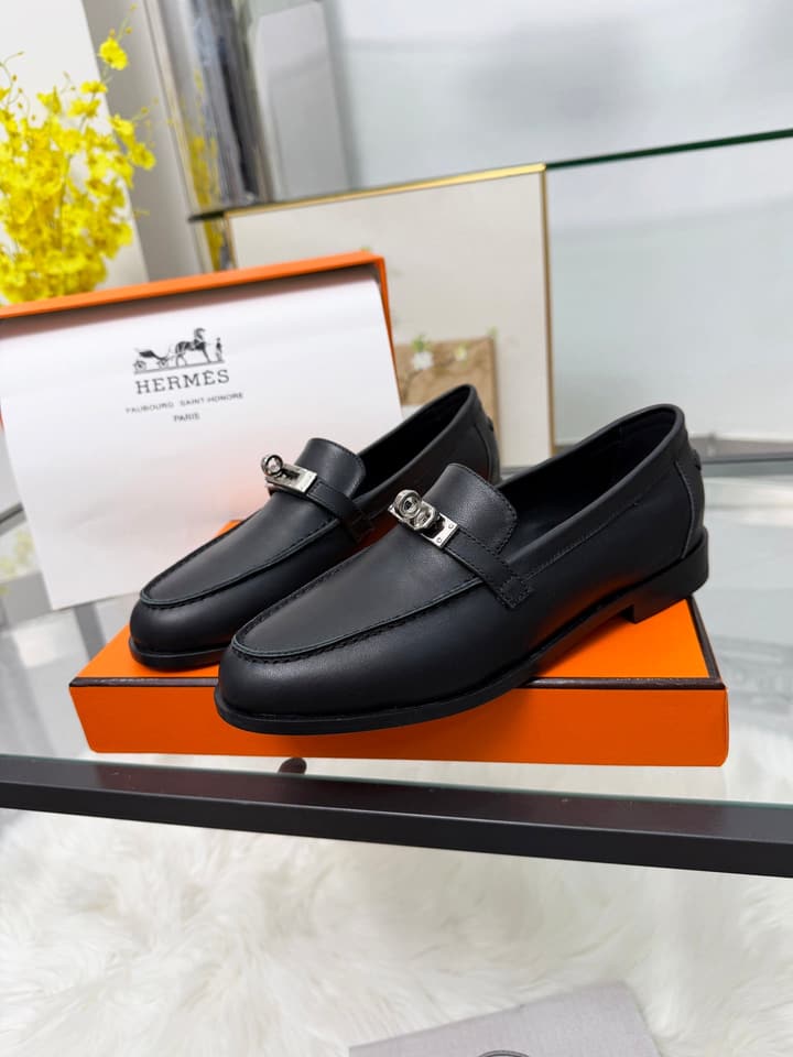 Hermès Classic Leather Sole Sandals in Black Smooth